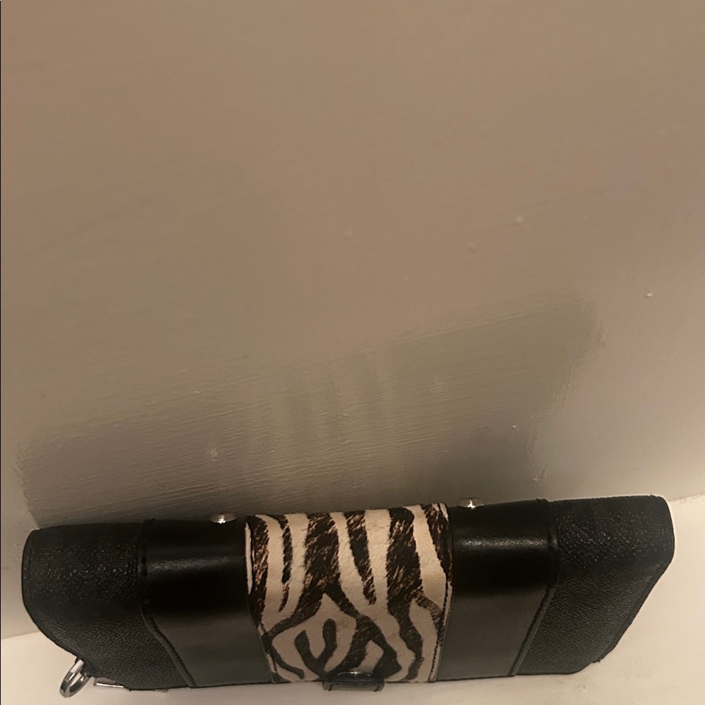 Michael Kors Jet Set Striped Calf Hair Double Zip Phone Wallet in MK Print - Picture 10 of 12